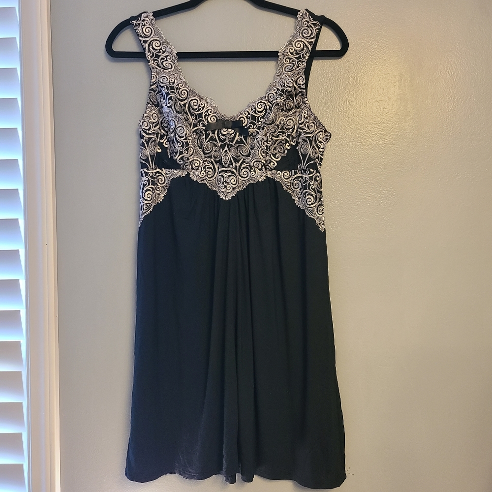 Soma Black and White Lace Chemise Size M